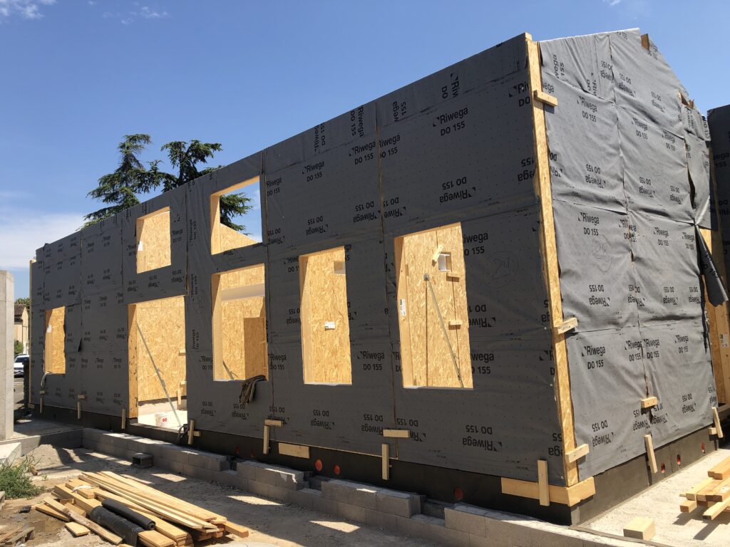 Casa in legno moderna di design realizzata in bioedilizia